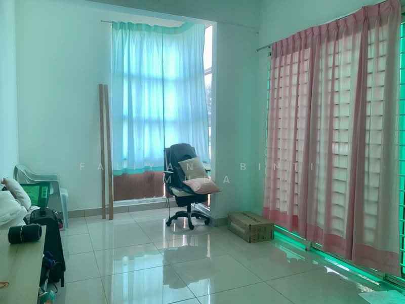 3-storey Terraced House for Sale in Sungai Buloh (Selangor) - Faliyana binti Muda - PropertyGuru.com.my