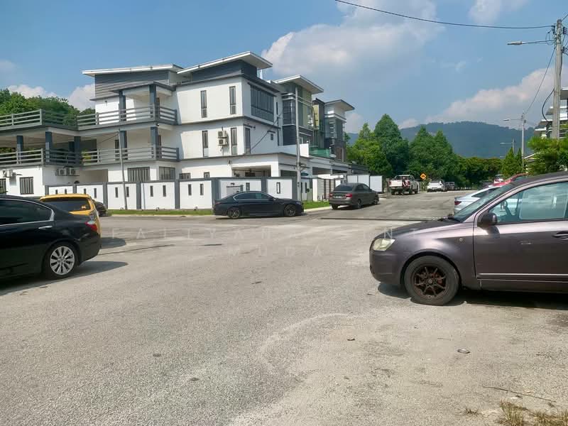 3-storey Terraced House for Sale in Sungai Buloh (Selangor) - Faliyana binti Muda - PropertyGuru.com.my