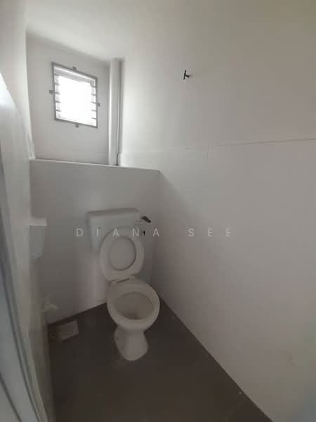Shop for Rent in Port Klang (Pelabuhan Klang) (Selangor) - Diana See - Bathroom - PropertyGuru.com.my