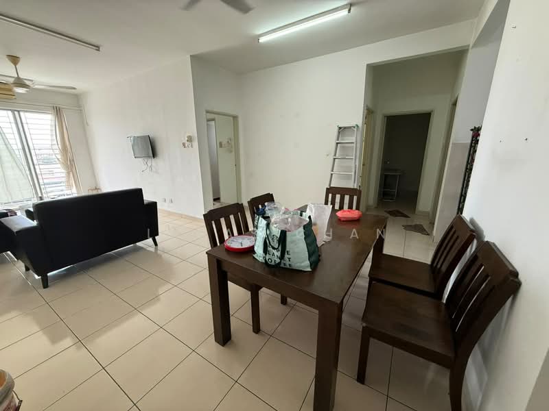 Kondominium untuk Disewa di Pearl Avenue - Lucas Chan - Living Room - PropertyGuru.com.my