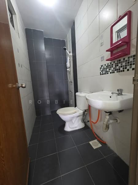 Apartment for Rent at Zennith Suites (Pangsapuri Kebun Teh) - Robbie Tan - Bathroom - PropertyGuru.com.my