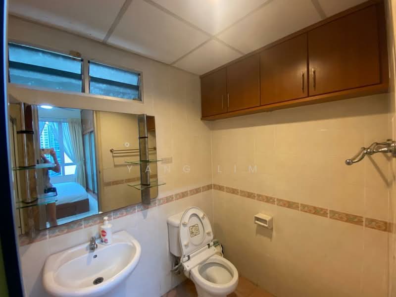 Kondominium untuk Disewa di Putra Place Condominium - Yang Lim - Bathroom - PropertyGuru.com.my