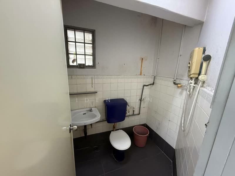 2-storey Terraced House for Sale in Taman Desa Cemerlang (Ulu Tiram) - Iden Tan - Bathroom - PropertyGuru.com.my