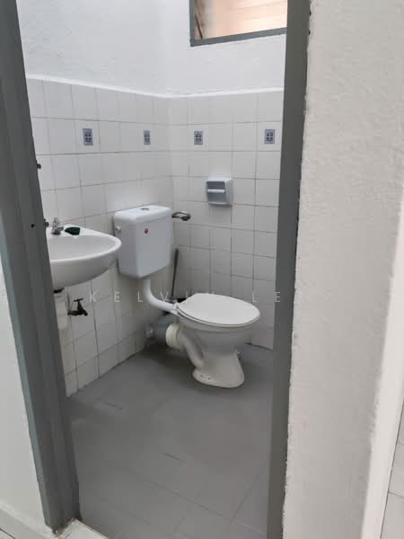 Pangsapuri untuk Dijual di Taman Seri Sari (Sunshine Garden) - Kelvin Lee - Bathroom - PropertyGuru.com.my