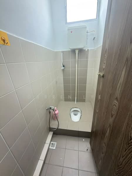Rumah Flat untuk Dijual di Mutiara Anggun - Darren Lye - Bathroom - PropertyGuru.com.my