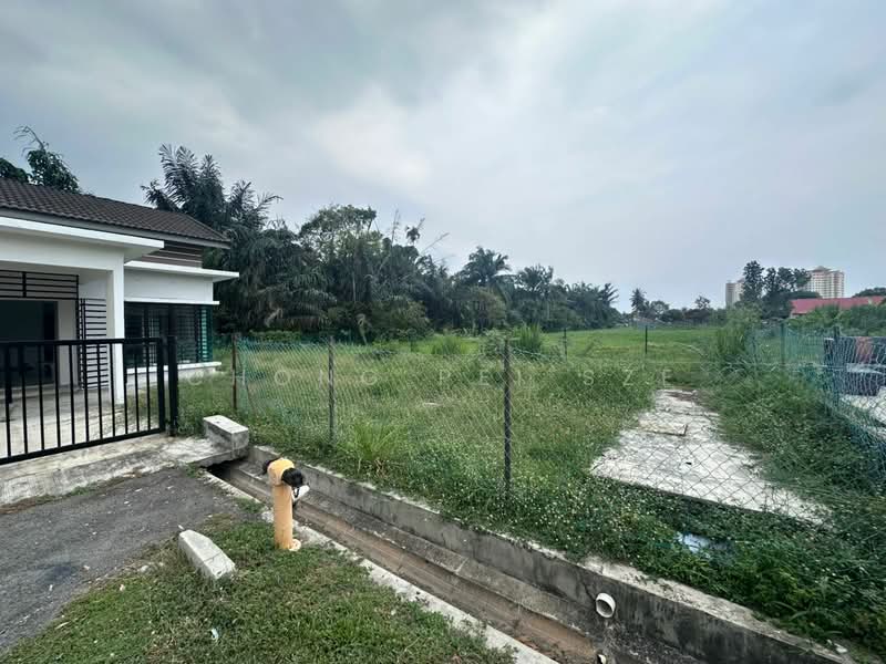 Rumah Berkembar untuk Dijual di Taman Langat Jaya (Banting) - Chong Pei Sze - Exterior - PropertyGuru.com.my