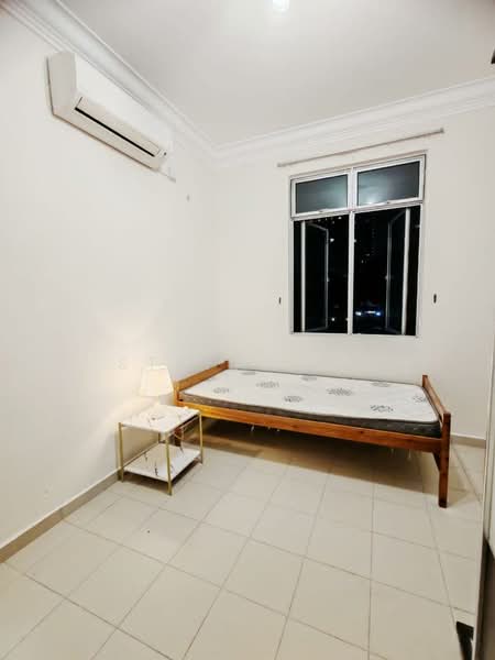 Pangsapuri untuk Dijual di Lake View Suites - Stefan Yu - Bedroom - PropertyGuru.com.my