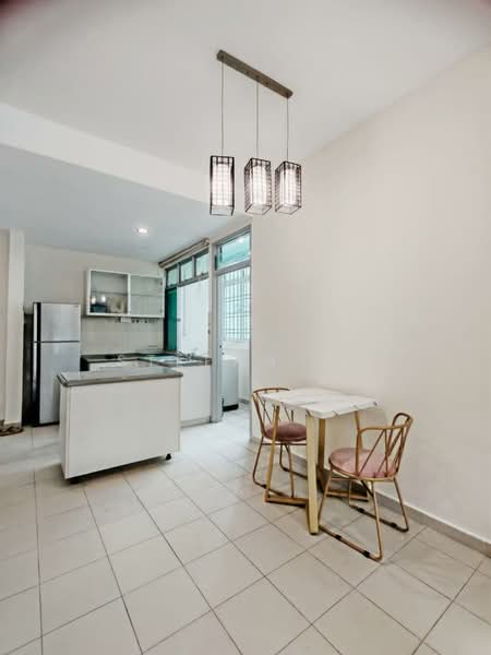 Pangsapuri untuk Dijual di Lake View Suites - Stefan Yu - Kitchen - PropertyGuru.com.my
