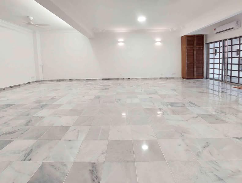 2.5-storey Terraced House for Sale in BANDAR PUCHONG JAYA (Puchong) - Angel Tan - Living Room - PropertyGuru.com.my
