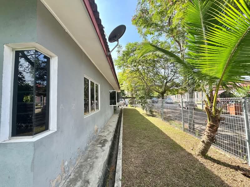 Bungalow for Sale in Kota Perdana (Seri Kembangan) - Azli Ibrahim - Exterior - PropertyGuru.com.my