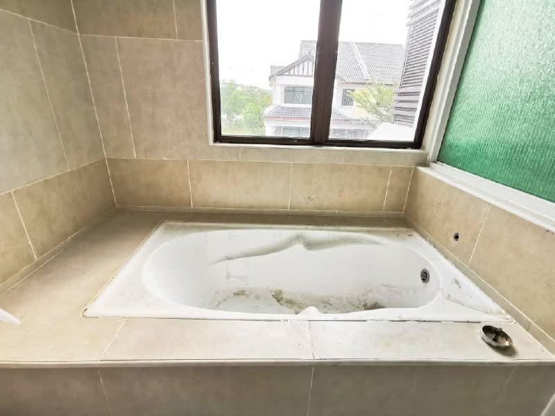 Rumah Berkembar untuk Dijual di Bandar Indahpura (Kulai) - Wee Howe - Bathroom - PropertyGuru.com.my