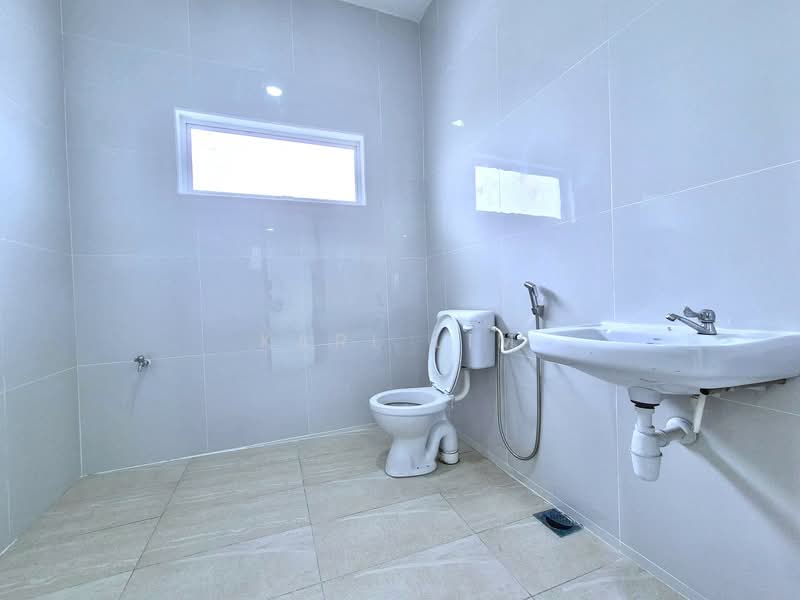 2.5-storey Terraced House for Sale in Taman Pulai Utama (Skudai) - Karl Lim - Bathroom - PropertyGuru.com.my