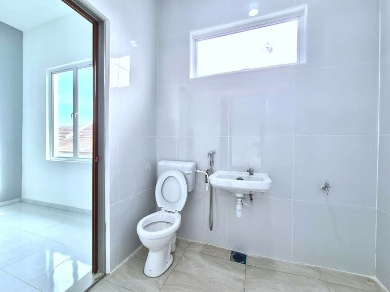 2.5-storey Terraced House for Sale in Taman Pulai Utama (Skudai) - Karl Lim - Bathroom - PropertyGuru.com.my
