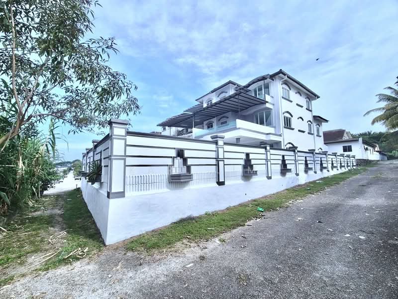 2.5-storey Terraced House for Sale in Taman Pulai Utama (Skudai) - Karl Lim - Exterior - PropertyGuru.com.my