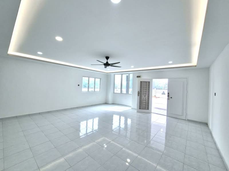 2.5-storey Terraced House for Sale in Taman Pulai Utama (Skudai) - Karl Lim - Living Room - PropertyGuru.com.my