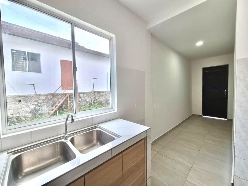 2.5-storey Terraced House for Sale in Taman Pulai Utama (Skudai) - Karl Lim - Kitchen - PropertyGuru.com.my