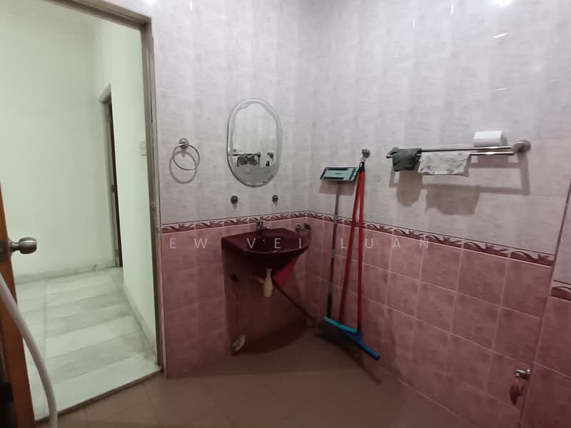 Rumah Banglo untuk Dijual di Kampung Cheras Baru (Ampang) - Liew Vei Luan - Bathroom - PropertyGuru.com.my