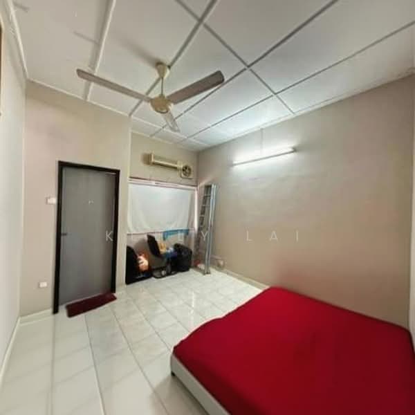 Rumah Teres 2 Tingkat untuk Dijual di Taman Petaling (Kepong) - Kelly Lai - Bedroom - PropertyGuru.com.my