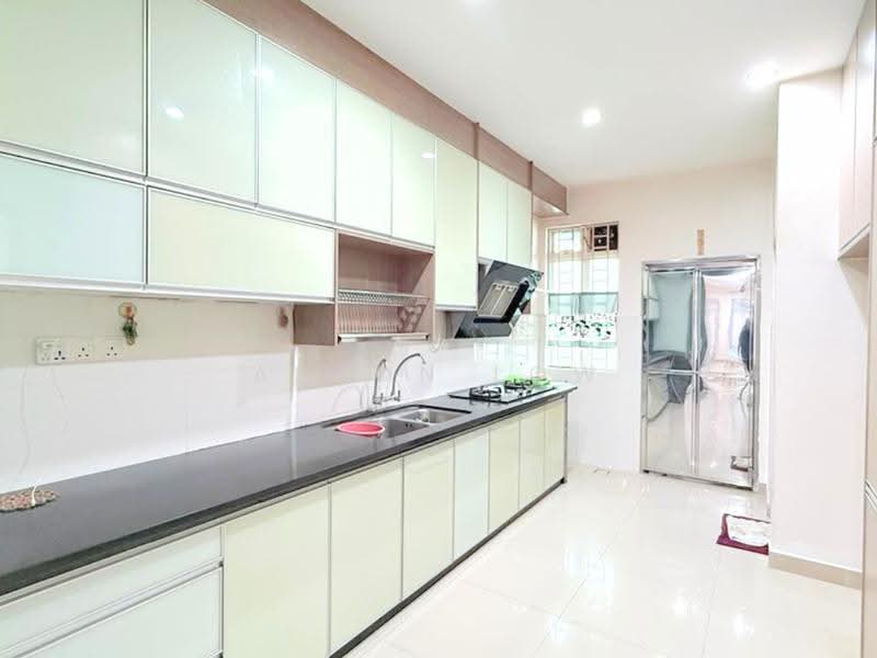 3-storey Terraced House for Sale in Taman Jelutong (Jelutong) - Anson Low - Kitchen - PropertyGuru.com.my