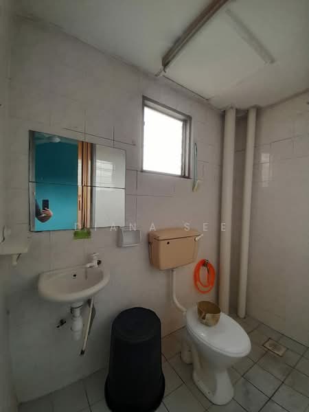 Apartment for Rent at Pangsapuri Sri Kemuning - Diana See - Bathroom - PropertyGuru.com.my