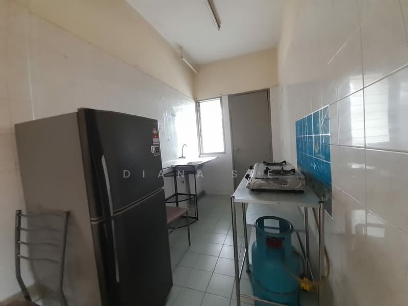 Apartment for Rent at Pangsapuri Sri Kemuning - Diana See - Kitchen - PropertyGuru.com.my