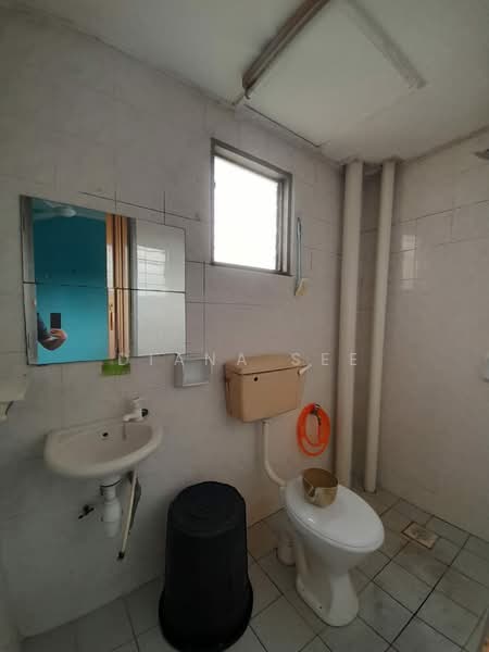 Apartment for Rent at Pangsapuri Sri Kemuning - Diana See - Bathroom - PropertyGuru.com.my