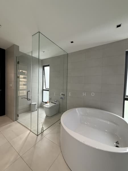 Rumah Berkembar untuk Dijual di Bandar Gamuda Gardens (Rawang) - Janice Ho - Bathroom - PropertyGuru.com.my