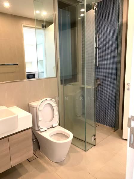 Servis Apartment untuk Dijual di ViiA Residences - Lynn SL - Bathroom - PropertyGuru.com.my