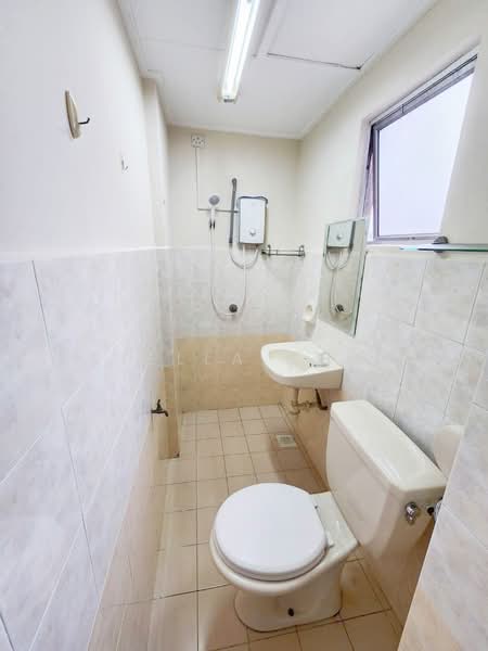 Apartment for Rent at Bayu Puteri 3 - Stella Chia - Bathroom - PropertyGuru.com.my