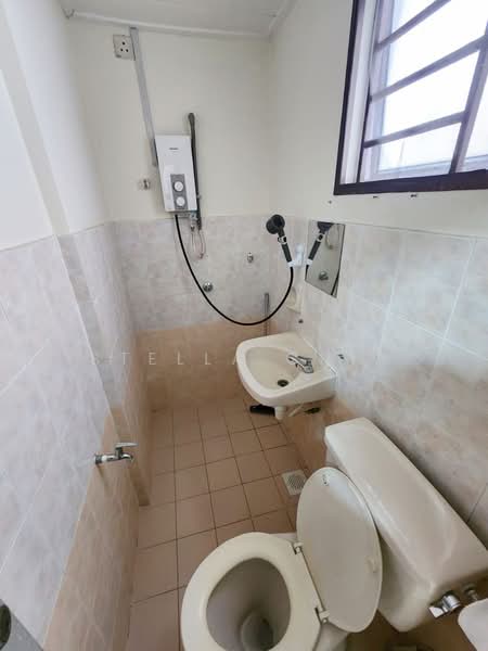 Apartment for Rent at Bayu Puteri 3 - Stella Chia - Bathroom - PropertyGuru.com.my