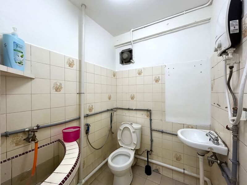 Rumah Kluster untuk Dijual di Sungai Pinang (Jelutong) - Jin Chuah - Bathroom - PropertyGuru.com.my