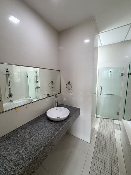 Condominium for Rent at Kiaramas Ayuria - Lachman Mulchandani - Second ensuite bathroom - PropertyGuru.com.my