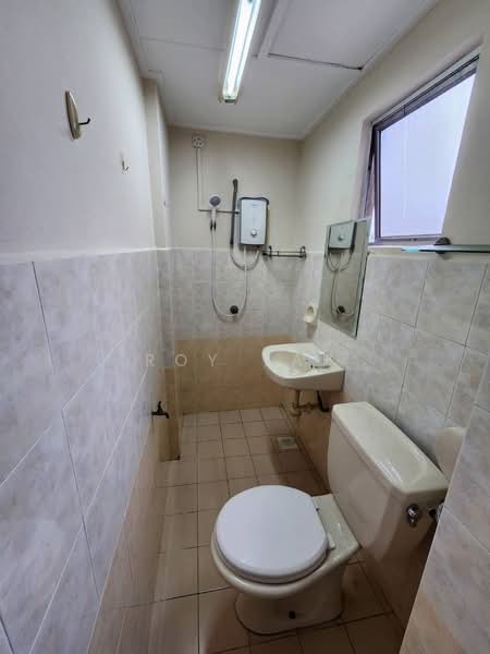Apartment for Rent at Bayu Puteri 3 - Roy Yap - Bathroom - PropertyGuru.com.my