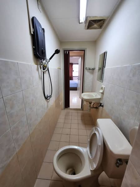 Apartment for Rent at Bayu Puteri 3 - Roy Yap - Bathroom - PropertyGuru.com.my