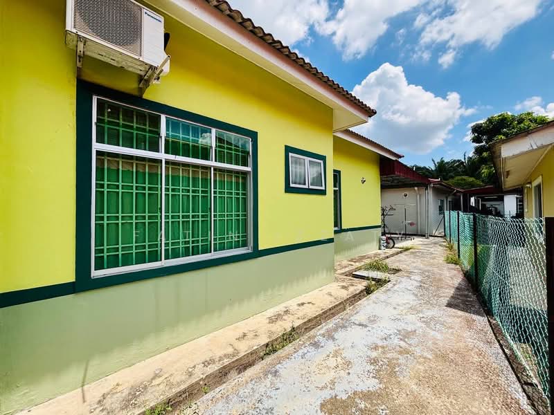 Rumah Berkembar untuk Dijual di Tangkak (Johor) - Fatin Izzaty - PropertyGuru.com.my