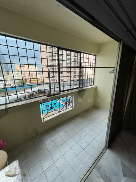 Kondominium untuk Dijual di Pelangi Indah Condominium - Minnie Wong - Balcony - PropertyGuru.com.my