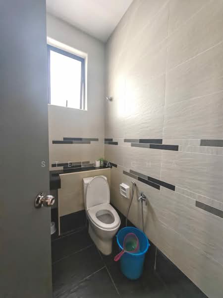 Factory for Rent in Eco Business Park 1 (Johor Bahru) - Stella Chia - Bathroom - PropertyGuru.com.my