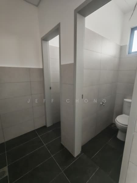 Shop / Office for Rent in Bandar Tropicana Aman (Telok Panglima Garang) - Jeff Chong - Bathroom - PropertyGuru.com.my
