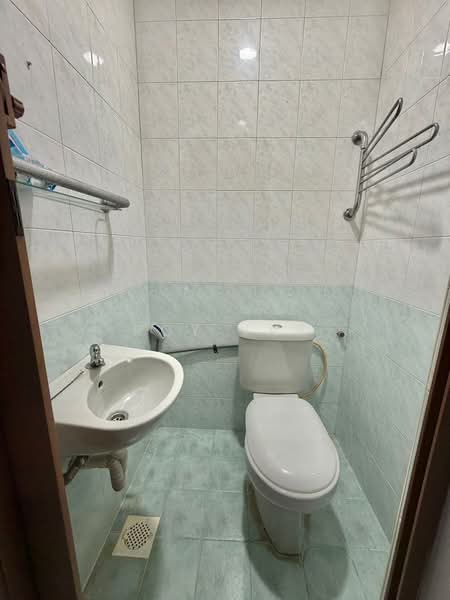 Rumah Teres 2 Tingkat untuk Dijual di Taman Johor Jaya (Johor Bahru) - Roy Yap - Bathroom - PropertyGuru.com.my