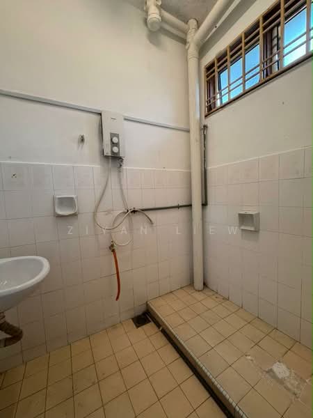 Rumah Teres 2 Tingkat untuk Dijual di Taman Puteri Wangsa (Ulu Tiram) - Ziyan Liew - Bathroom - PropertyGuru.com.my