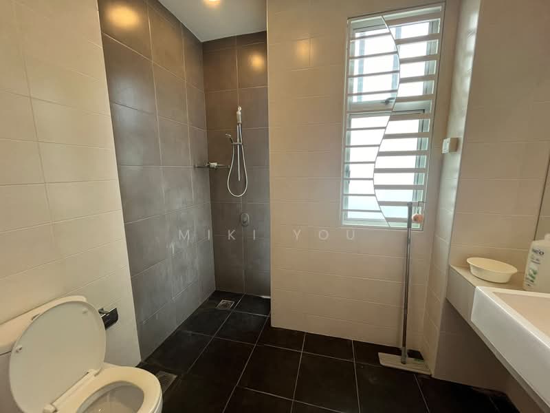 Rumah Teres 2 Tingkat untuk Disewa di Bandar Rimbayu (Telok Panglima Garang) - Miki You - Bathroom - PropertyGuru.com.my