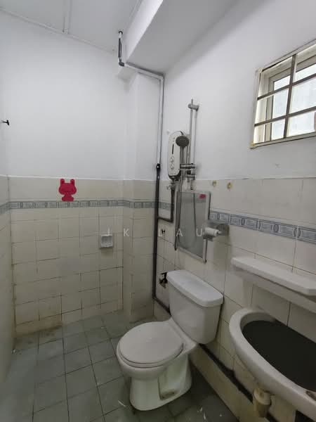 2-storey Terraced House for Sale in Taman Wawasan (Puchong) - JK Lau - Bathroom - PropertyGuru.com.my