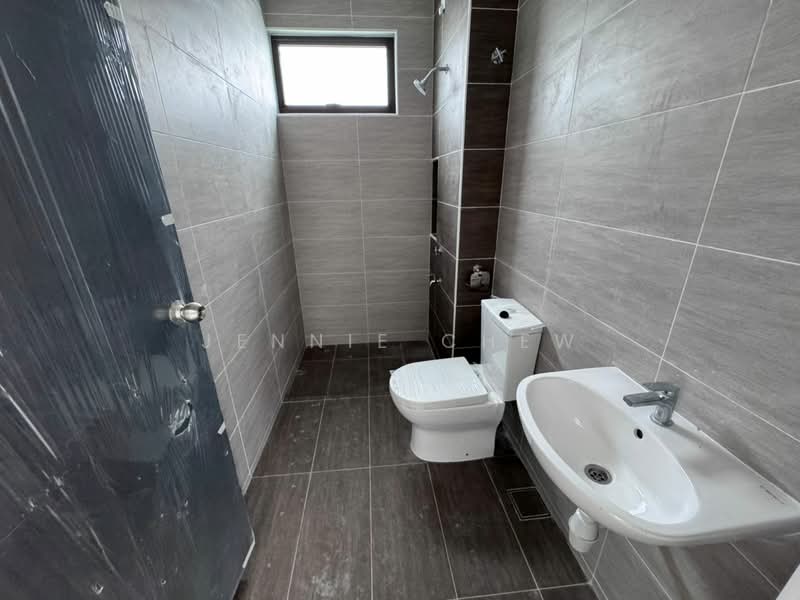 2-storey Terraced House for Sale in Taman Seri Austin (Tebrau) - Jennie Chew - Bathroom - PropertyGuru.com.my