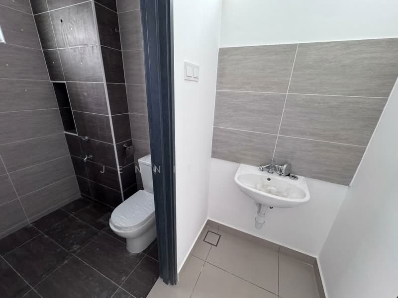 2-storey Terraced House for Sale in Taman Seri Austin (Tebrau) - Jennie Chew - Bathroom - PropertyGuru.com.my