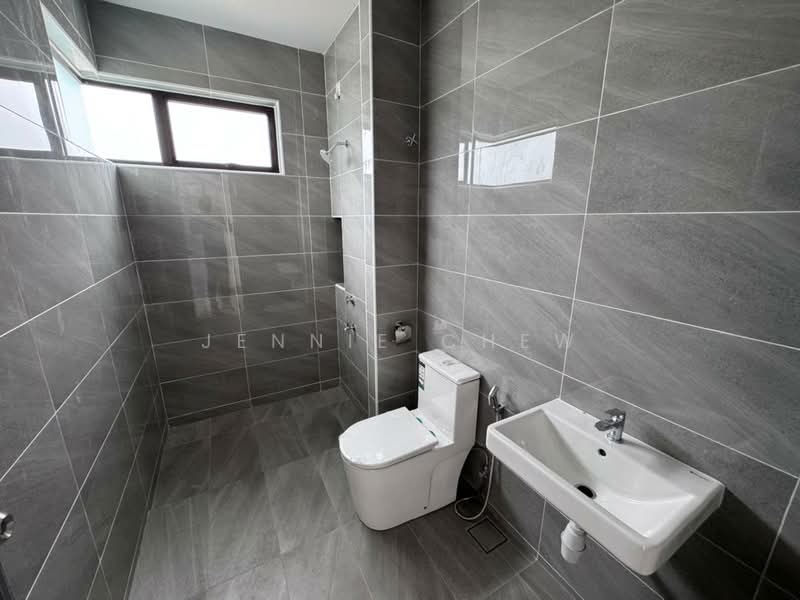 2-storey Terraced House for Sale in Taman Seri Austin (Tebrau) - Jennie Chew - Bathroom - PropertyGuru.com.my