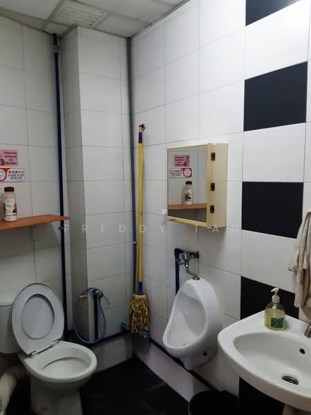 Office for Rent in Taman Bukit Jambul (Bukit Jambul) - Freddy Tan - Bathroom - PropertyGuru.com.my