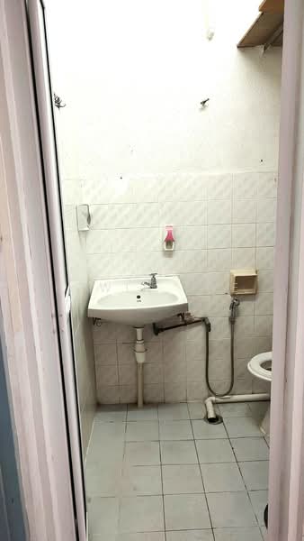 Apartment for Rent at Taman Jubilee Phase 3 - Edwin Ewe - Bathroom - PropertyGuru.com.my