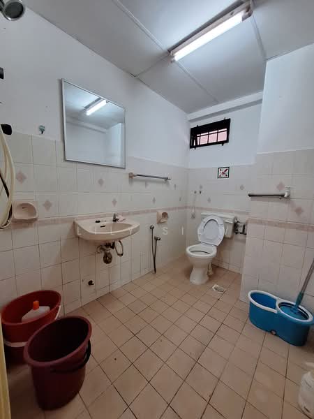 Kondominium untuk Dijual di Vista Komanwel A - Lily Siow - Bathroom - PropertyGuru.com.my