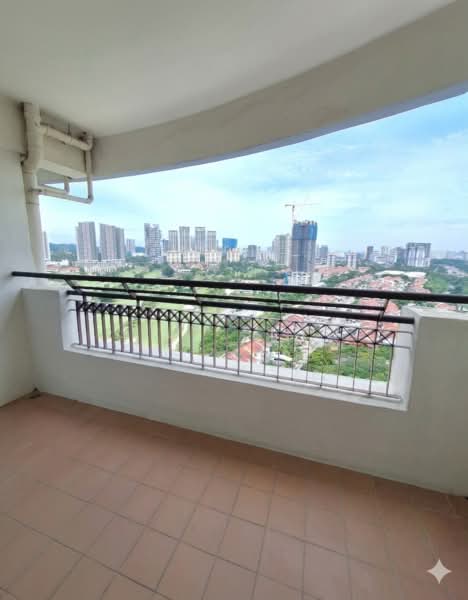 Kondominium untuk Dijual di Vista Komanwel A - Lily Siow - Balcony - golf view - PropertyGuru.com.my