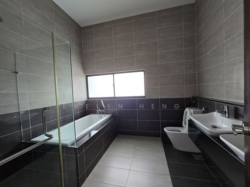 Cluster House for Sale in Kota Tinggi (Johor) - Evelyn Heng - Bathroom - PropertyGuru.com.my